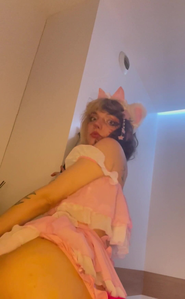 Soft Vulgar: Roztomilá teenagerka v růžovém prádle Krátké video