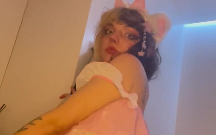 Soft Vulgar: Video pendek gadis remaja imut dengan lingerie pink