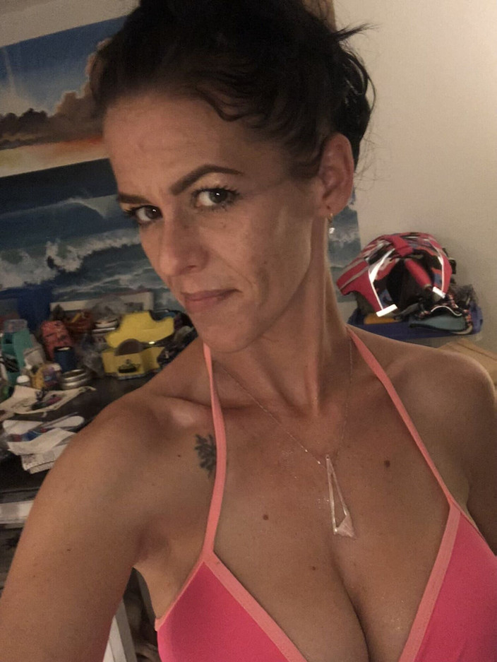 Lou Lipps: Kompilace osamělé manželky