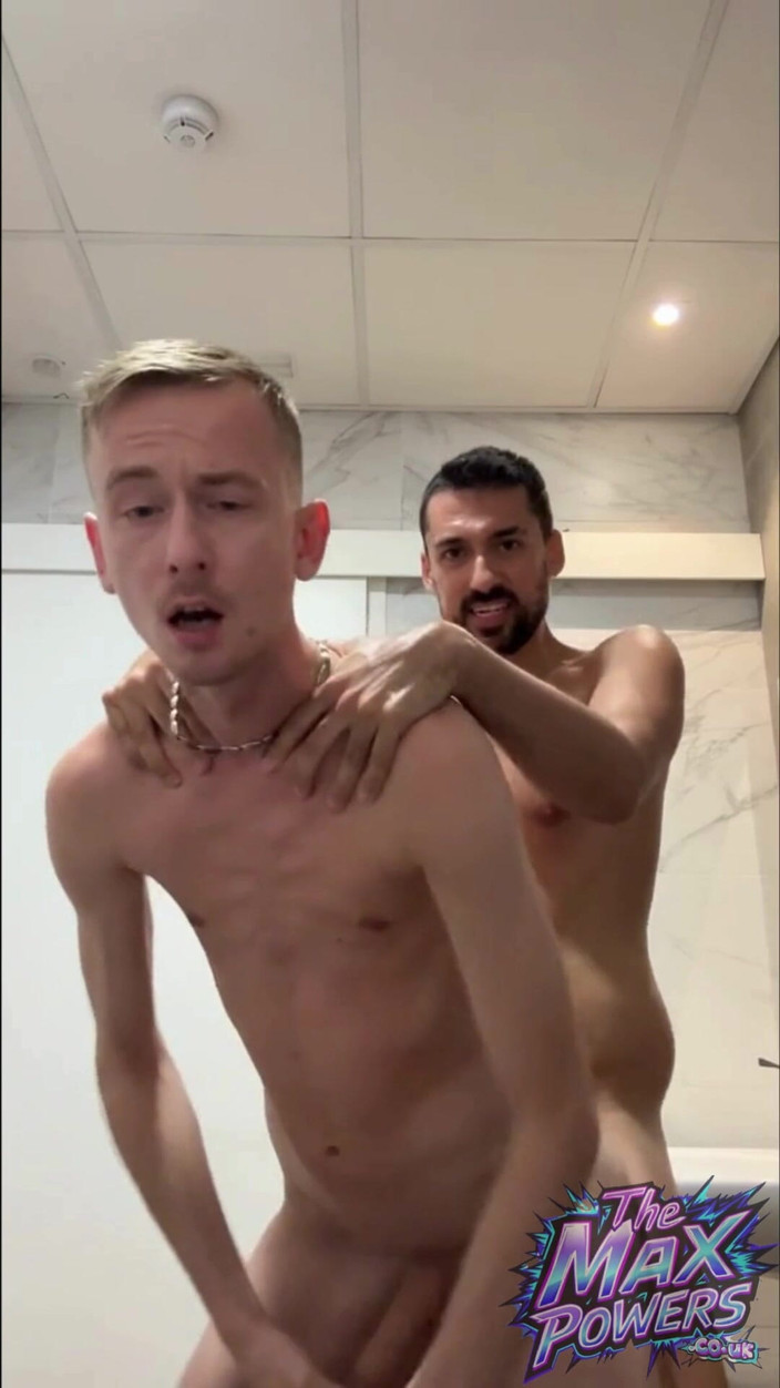 The Max Powers: Liam Harding &amp; Max Powers šuká na veřejných toaletách