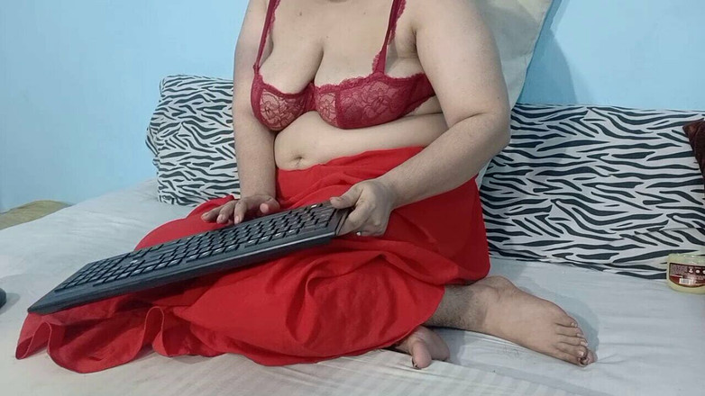 Netu: Paki Rani Netu menunjukkan buah dada besar dan pantat besarnya...