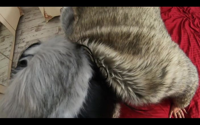 MilfyCalla: Milfycalla - je me masturbe en portant un manteau de fourrure...