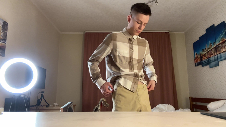 Morflot24: Grande sperma sul tavolo della cucina dalla tua brava studentessa!