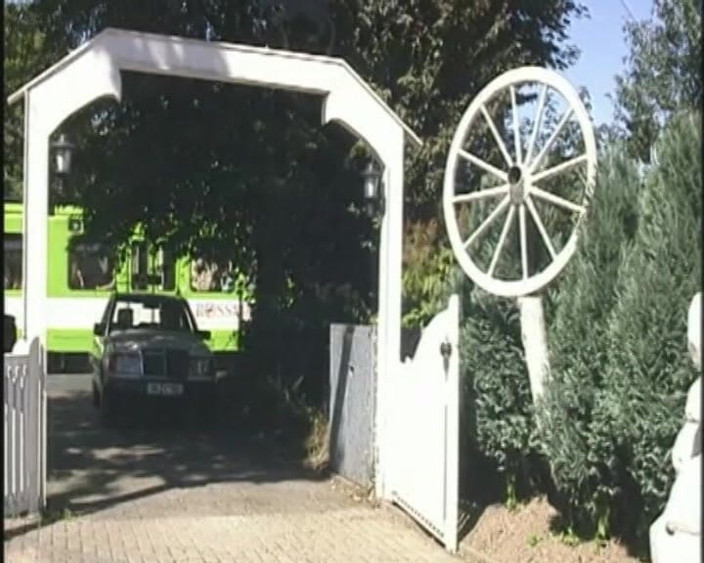 MMV Films: Compilatie, volledig programma in de auto op straat, trio.