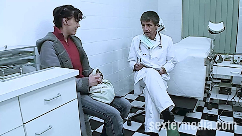 Klink by sextermedia: Doktor, seks pratiğinde hastayı sevişiyor