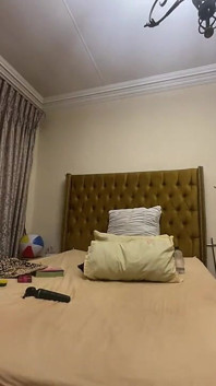 Ebony SSBBW škádlení a masturbace ve sprše