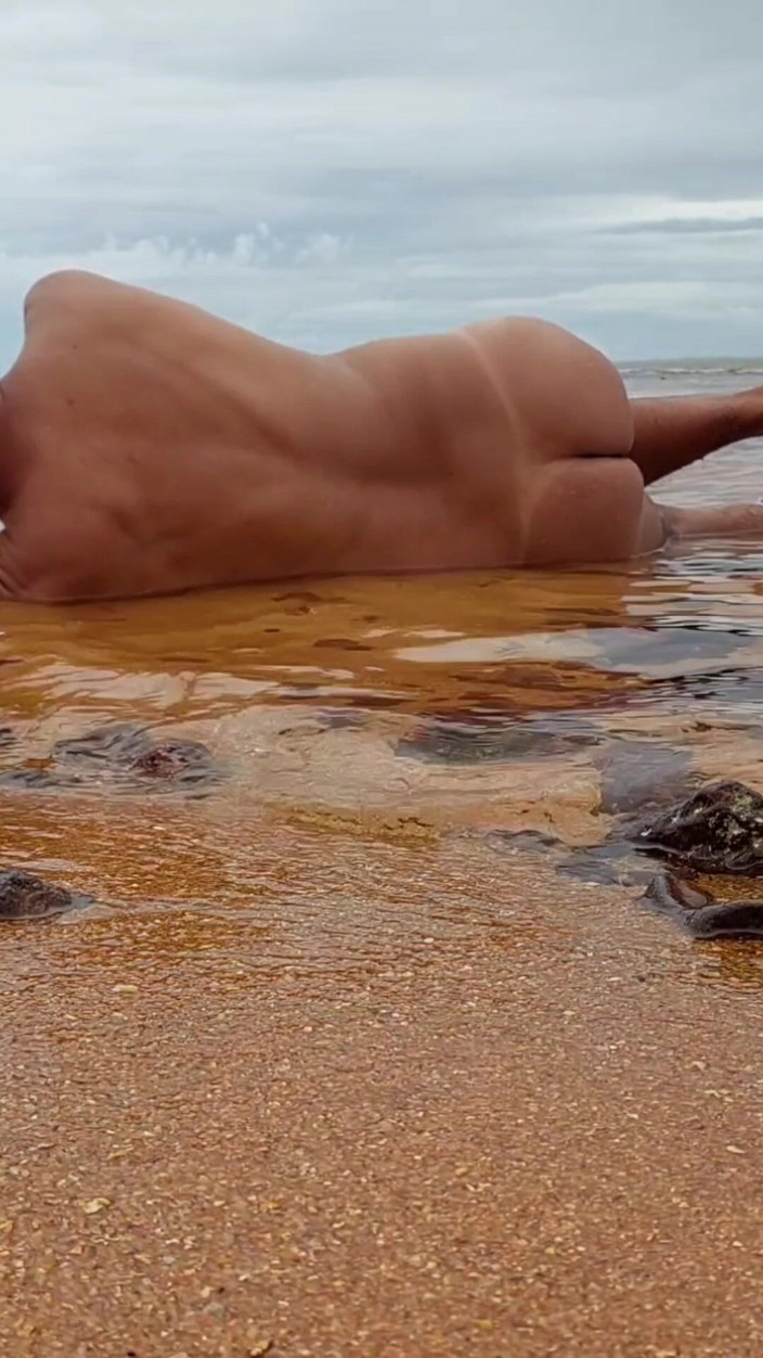 Ladysilvas: Ladysilva na plaży staje się naga, co za gorący opalony...