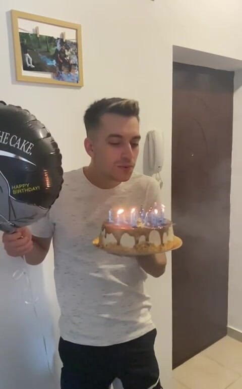 Hottestguys21: Bday Boy! Dolu bir yıl başka bir macera beni bekliyor....
