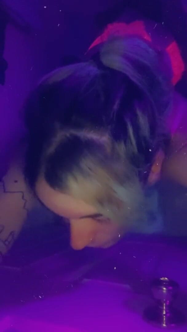 CarmenMelatonin: Pink rave girl wants to play