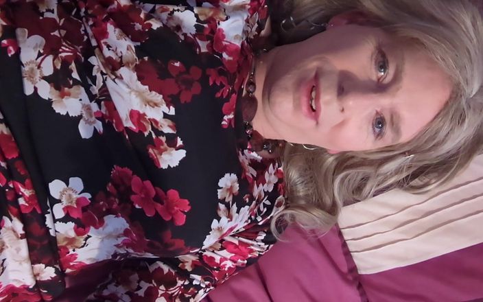 NikkiGee: Heerlijk sperma in panty