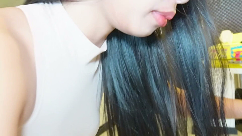 Blond_withasian: 20 Year Old Pinay Beauty Discovers a Big Cock and...