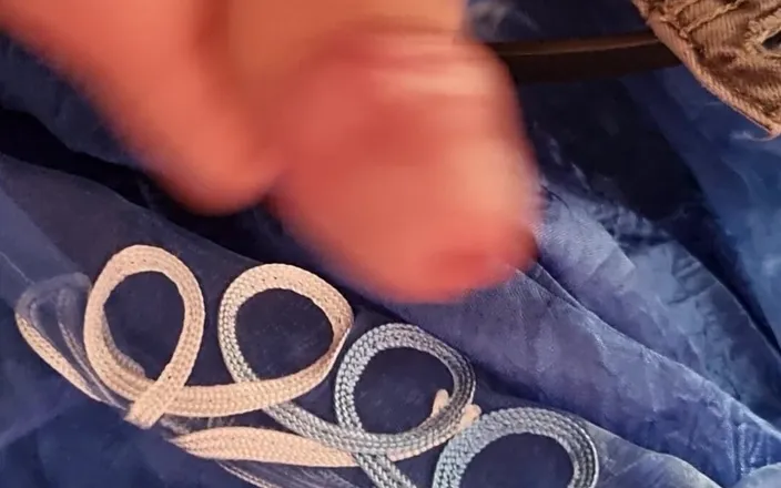 Welcome boy: Homemade Masturbation with Cumshot