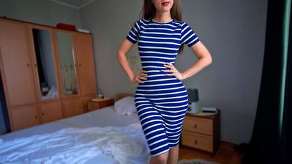 wowlove: Sıska üvey anne üvey oğlunun külotunda boşalmasına yardım ederken yanlışlıkla orgazm oluyor