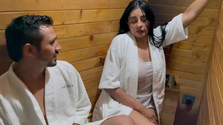 MelaniRincon: मेरा पड़ोसी मुझे तुर्की स्नान में अच्छी चुदाई देता है, मैं अपने धोखेबाज पति से छुटकारा पाने के लिए ऐसा करती हूं