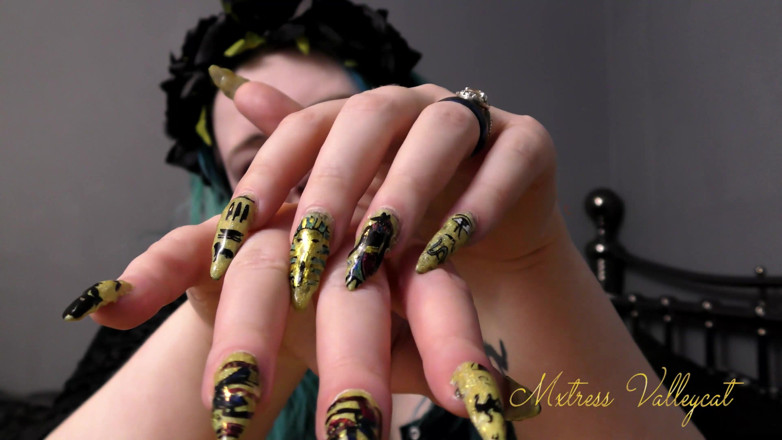 Mxtress Valleycat: Claw worship