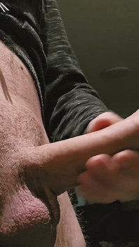 Penis muda menyemprotkan sperma yang sangat besar mengerang karena wanita