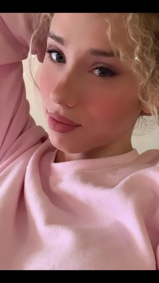 Tia Tizzianni Productions: Makyajımı yaptım. Benimle sarılıp gelir misin?