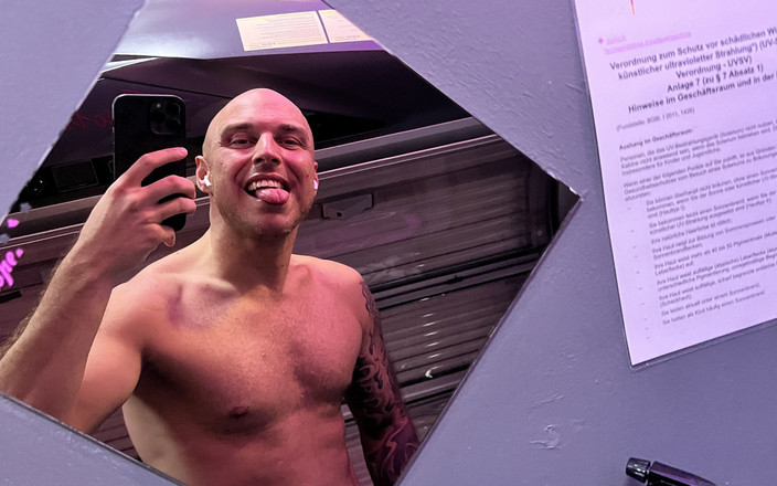 Hornesty: 첫 번째 영화