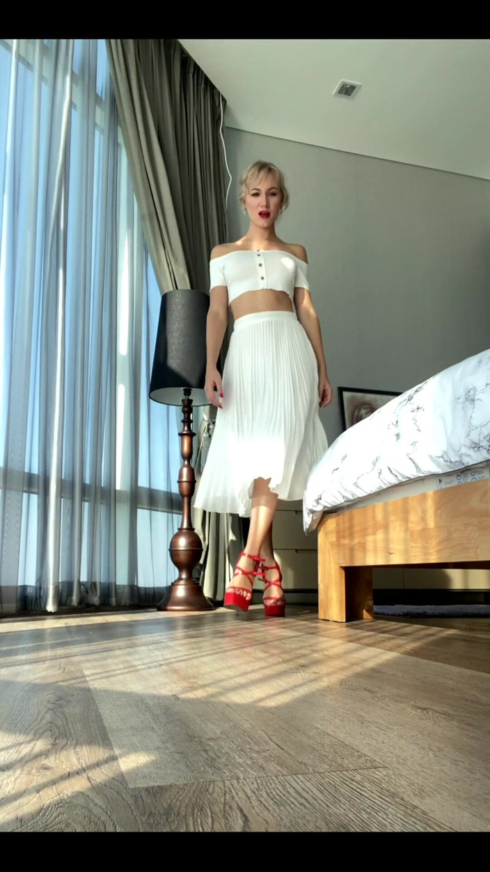 Angel The Dreamgirl: Тобі подобається спідниця?