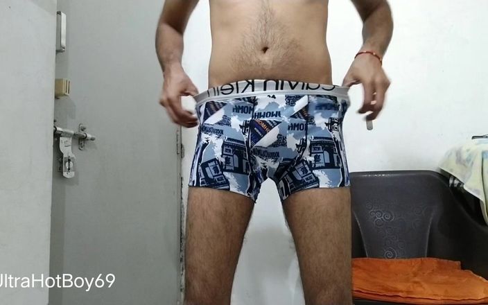 UltraHotBoy69: Обнаженное развлечение после ванны