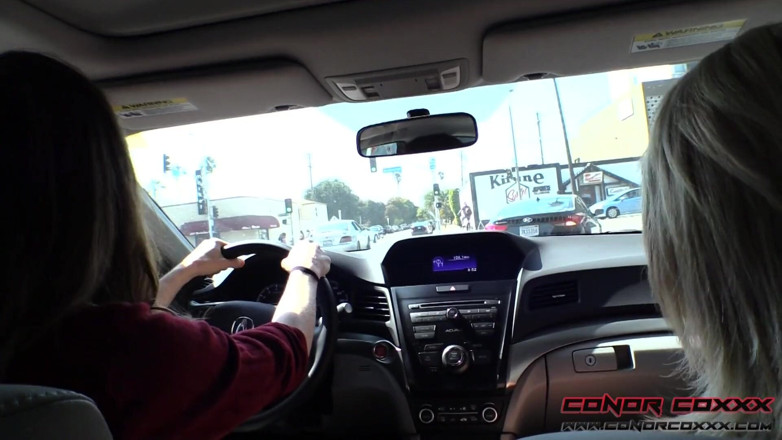 Horny Household: La matrigna premia il figliastro con un in auto