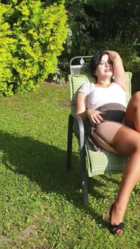 Nylons và dương vật giả bằng thủy tinh trong ánh nắng mặt trời