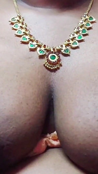 Sexy indická macecha mé kamarádky porno XXX