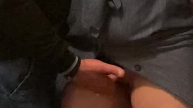 Niki studio: Aku minta orang asing untuk fingering memek beku mu