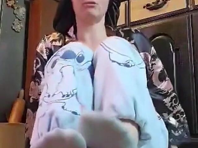 Morning Foot Funk & Fun (Raven Willow)