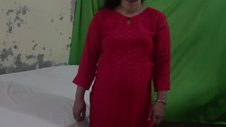 MHM: Tante seksi desi bersenang-senang di ranjang