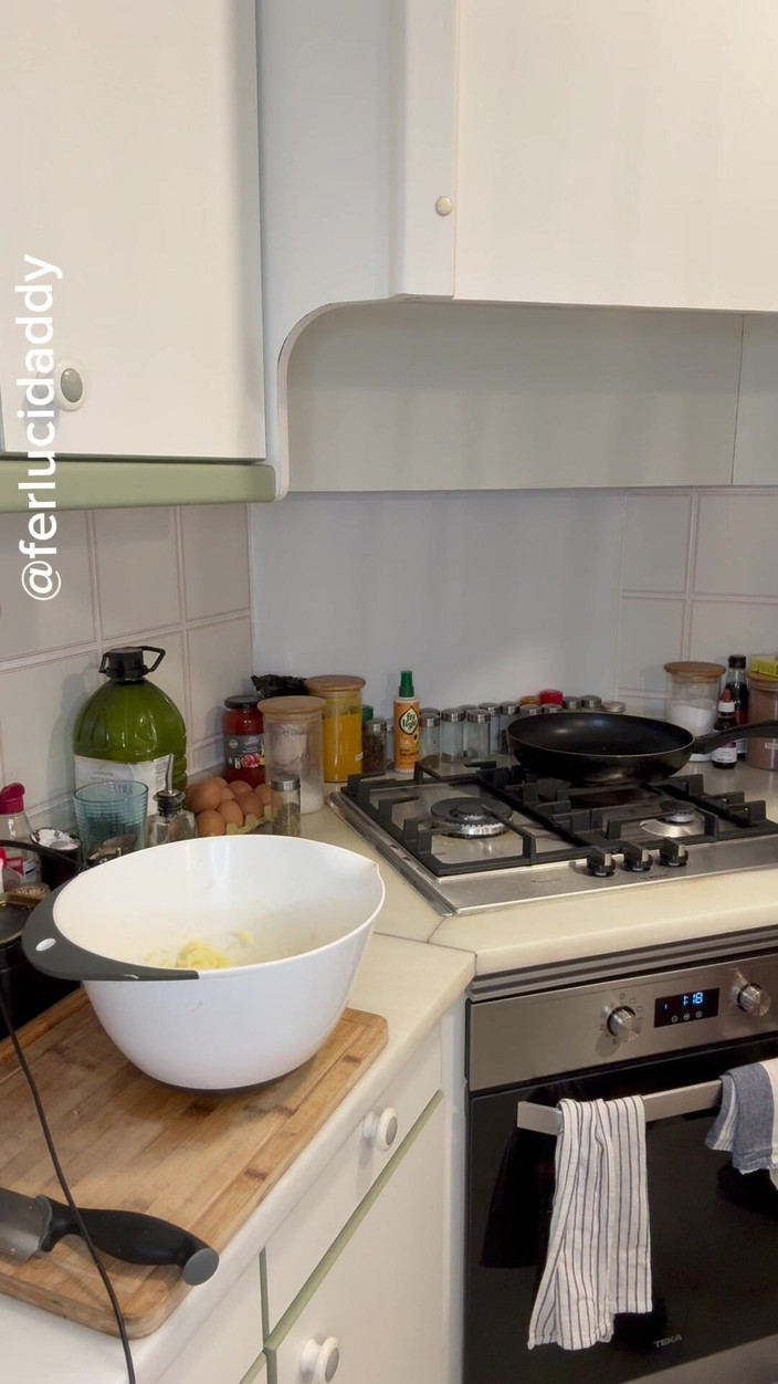 FerLuci: Обнаженная Готовит