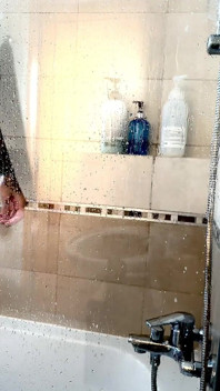 Tiempo de ducha en dormitorio que ventana y sacudidas