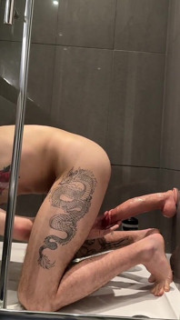 Hungry locked bottom brincando com enorme consolo monstro de 10 polegadas