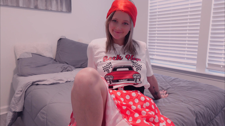 Kink in Time: Peyton's Sultry '50s Foot Worship POV Devotion czeka!