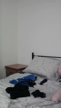 Esposa en cam en traje de azafata