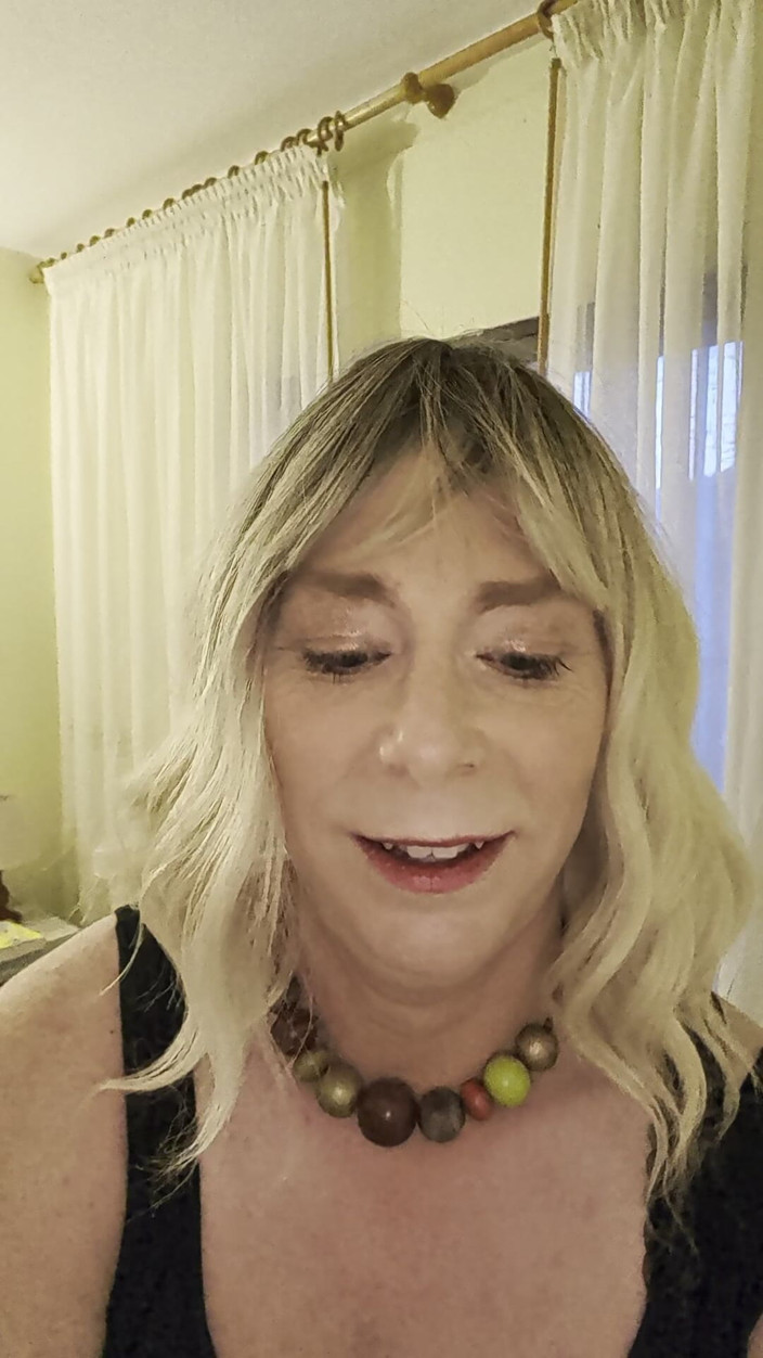 NikkiGee: 휴가 중 알몸으로 따먹기