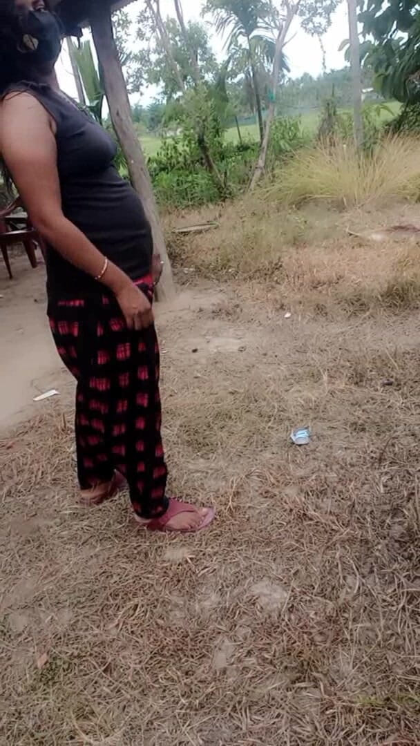 Shunderali: Wanita muda yang seksi