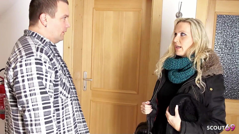 Full porn collection: Julia, mec avec la MILF blonde, rentre chez lui avec...