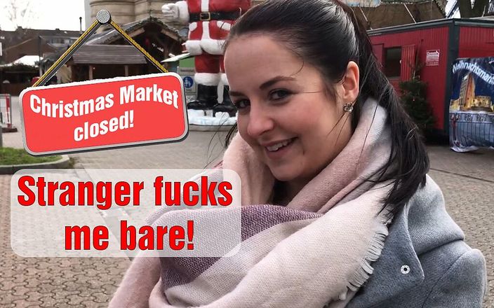 Emma Secret: Weihnachtsmarkt geschlossen! Fremder fickt mich blank!