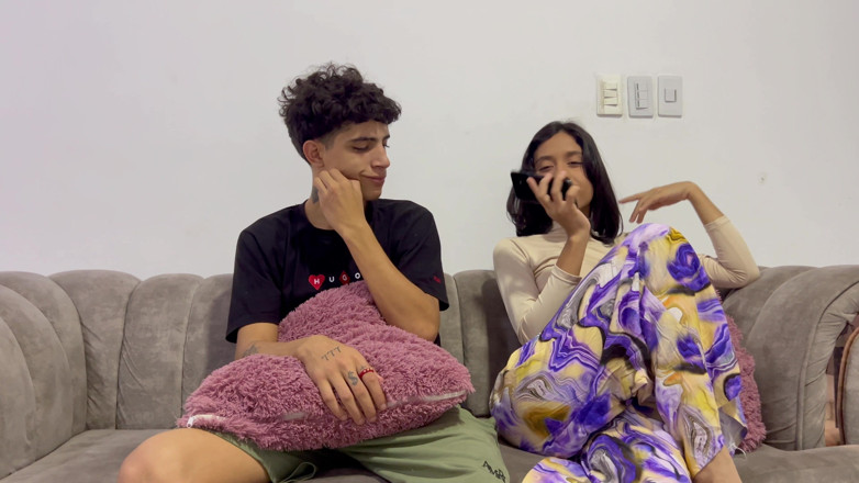 KenaySexxx: De cuckold van mijn vriendin beseft niet dat ik haar...