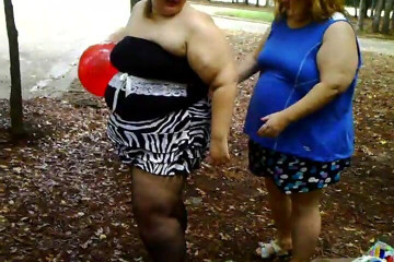 BBW nurse Vicki adventures with friends: 2 gordinhas estão chupando balão e saltando