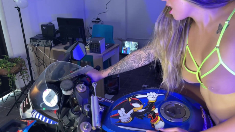 Sara Blonde: Kekasih sepeda motor bagian 2