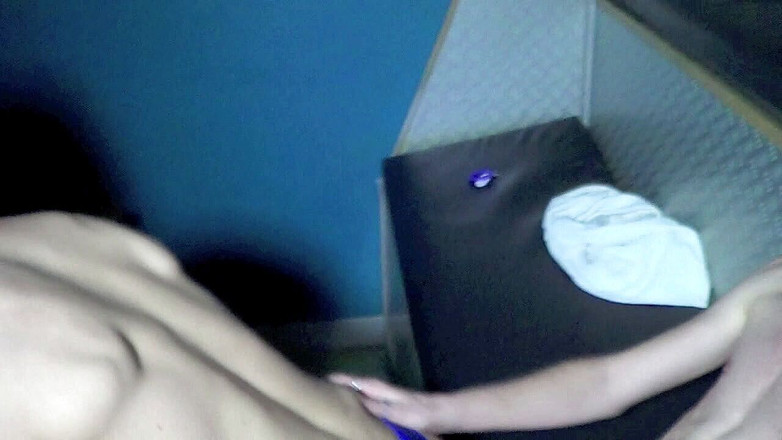 FIRST SEX EXPERIENCE WITH BOY: 直接接受在寻欢洞里吮吸大鸡巴