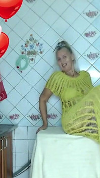 Het hemmafru Lukerya drömmer om sommar i köket