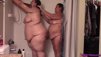 BBW Pleasures: BbW bff in doccia
