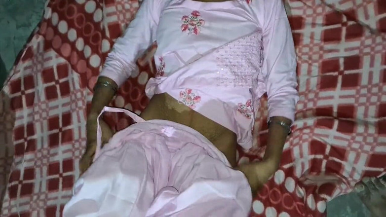 Rakesh: Indiana Desi hauswaif Rani Bhabhi ki Chudayi marito ne room...