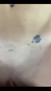 Uno dei Miei Dipendenti Mi ha sorpreso a masturbarmi, quindi alla fine ho dovuto chiedergli di scoparmi. Uno Dei Miei Dipendenti Mi ha sorpreso a