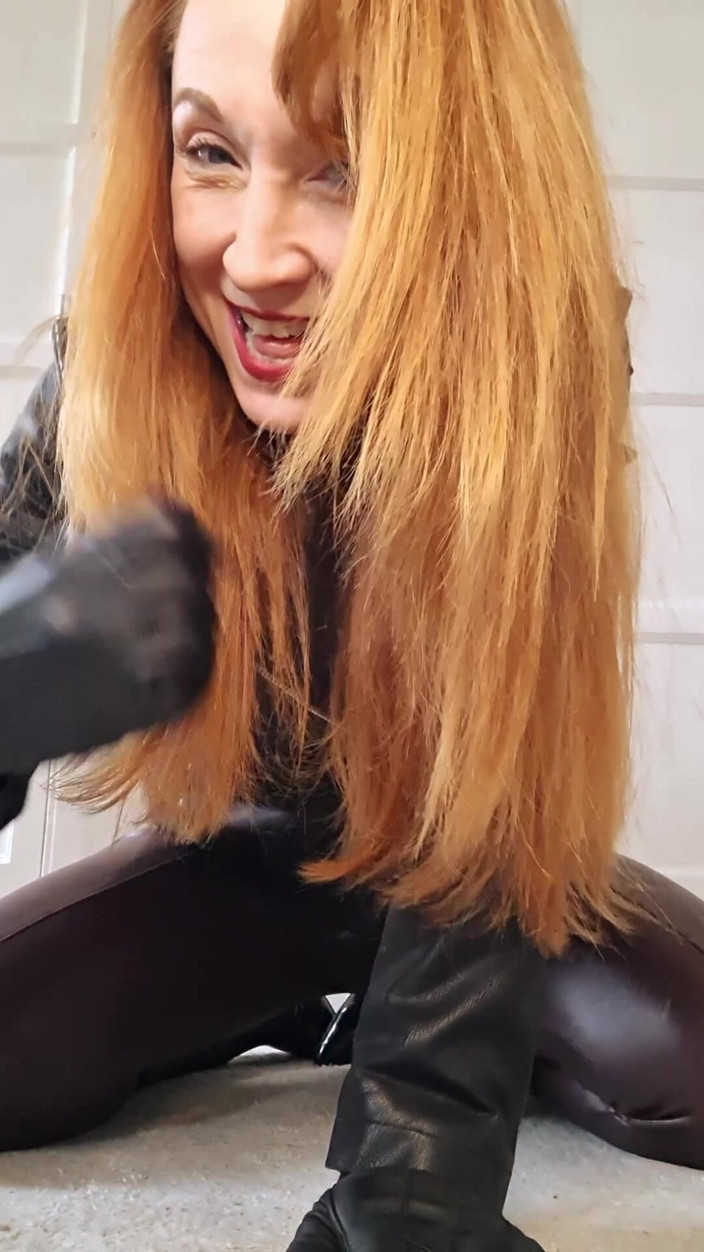 Lily kink: CFNM Mit Leder Gekleidete MILF Wichsanleitung Mit Count Down