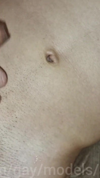 Ejaculare cu spermă fierbinte fără mâini de la futaiul tatălui în curul meu!