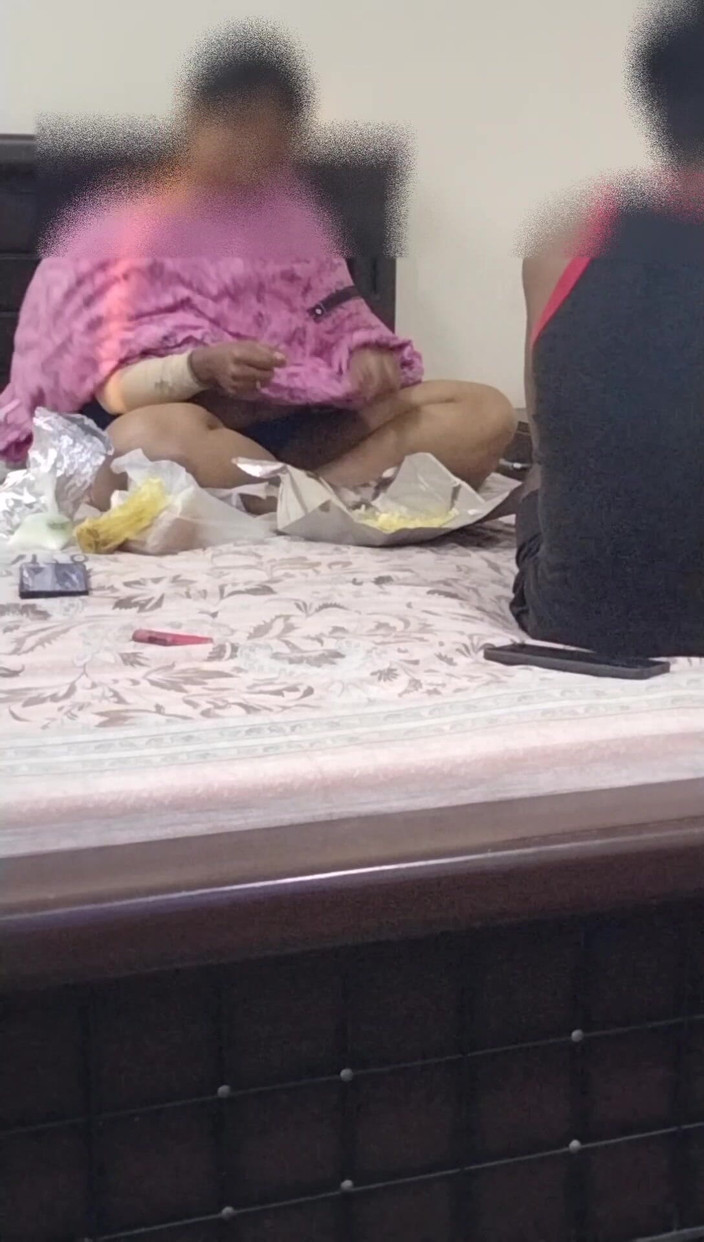 Tamil lesbian: 裸体热吃时间